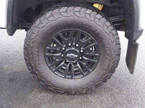Used 2025 Chevrolet Silverado 2500 ZR2 w/ Technology Package AWD/4WD image 9