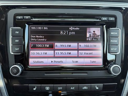 Used 2013 Volkswagen Passat TDI SE image 22