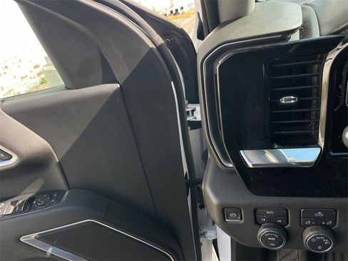 Used 2023 Chevrolet Silverado 1500 LT image 18