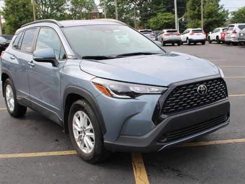 Used 2023 Toyota Corolla Cross LE w/ Moonroof Package AWD/4WD image 4