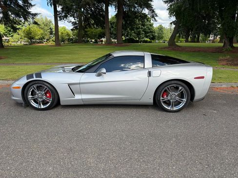 Used 2007 Chevrolet Corvette Coupe w/ Preferred Equipment Group RWD image 8