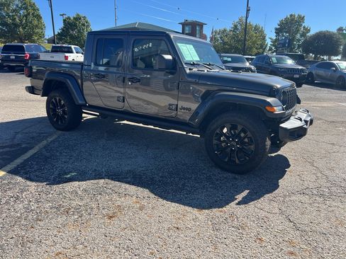 Used 2024 Jeep Gladiator Sport image 6