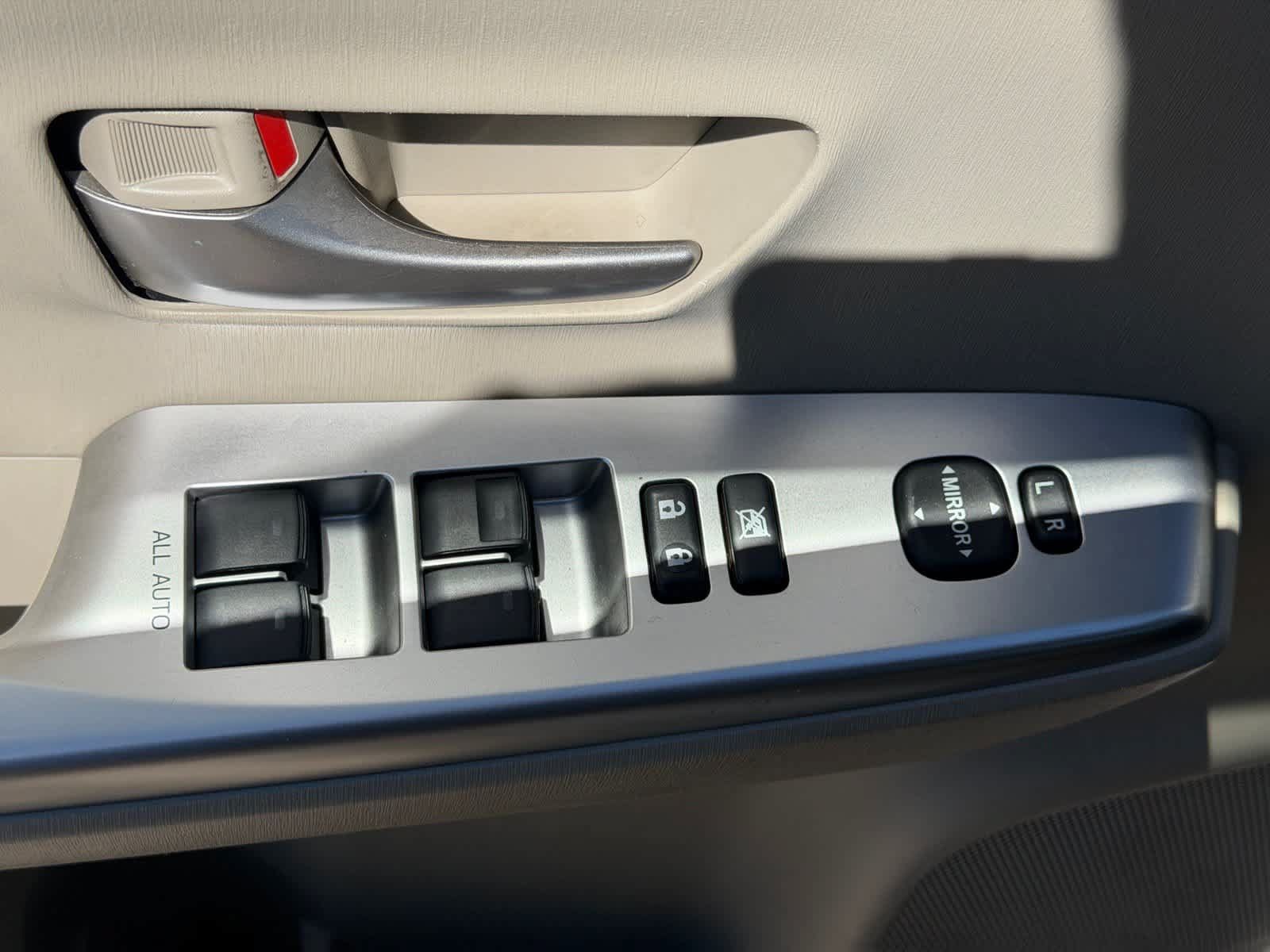 Used 2014 Toyota Prius V Five FWD image 18