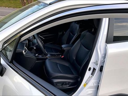 Used 2024 Toyota Corolla Cross XLE w/ Convenience Package image 18