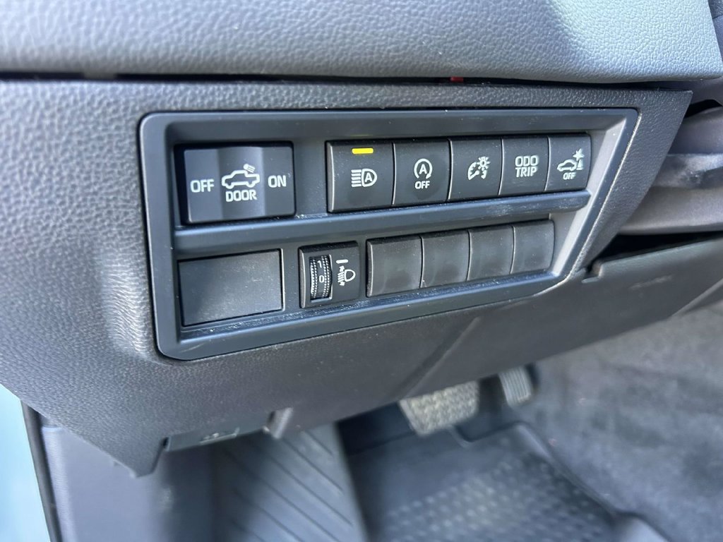 Used 2025 Toyota Tundra Limited AWD/4WD image 19