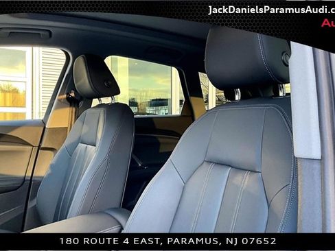Used 2025 Audi Q5 Premium w/ Convenience Package image 17