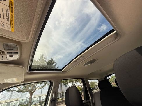 Used 2005 MAZDA Tribute s w/ Package 3 image 12