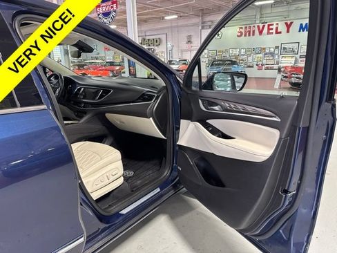 Used 2022 Buick Enclave Avenir w/ Avenir Technology Package AWD/4WD image 40