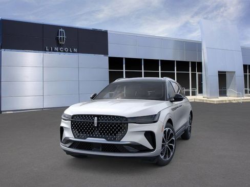 New 2026 Lincoln Nautilus Reserve image 2