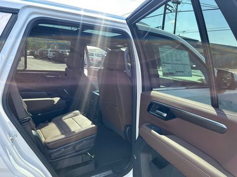 Used 2025 Chevrolet Tahoe High Country AWD/4WD image 39
