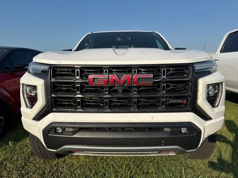 Used 2023 GMC Canyon AT4 w/ AT4 Premium Package AWD/4WD image 2