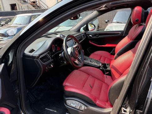 Used 2018 Porsche Macan Turbo AWD/4WD image 3