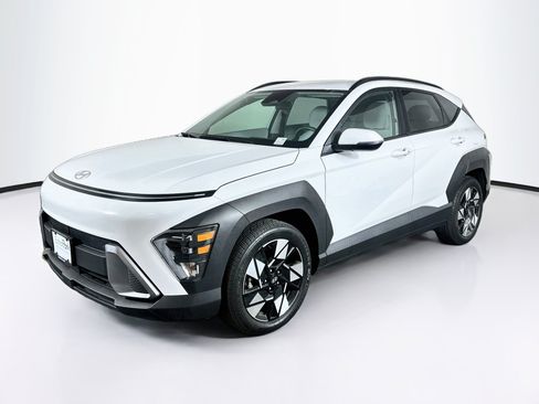 Used 2025 Hyundai Kona SEL FWD image 3