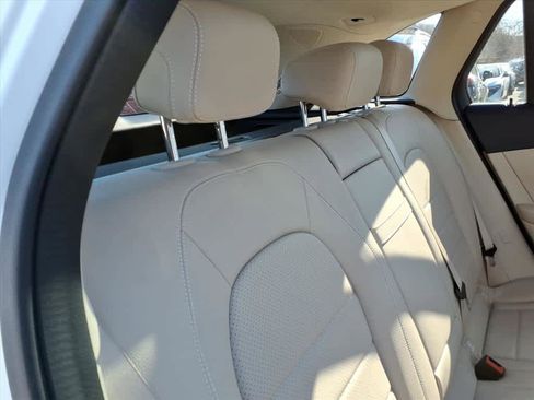 Used 2022 Mercedes-Benz GLC 300 4MATIC image 24