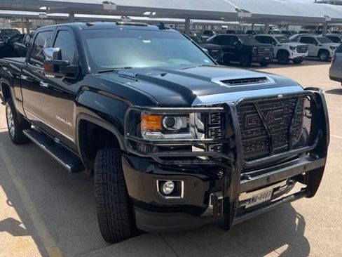 Used 2018 GMC Sierra 2500 Denali w/ Duramax Plus Package AWD/4WD image 2