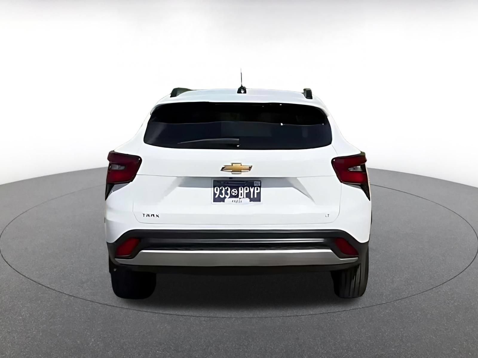 Used 2025 Chevrolet Trax LT FWD image 6
