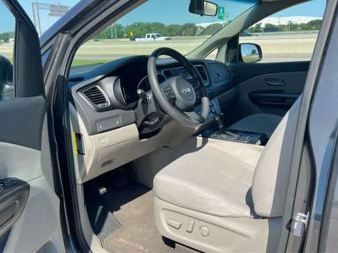 Used 2016 Kia Sedona LX w/ LX Convenience Package FWD image 3