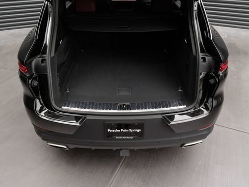 Certified 2025 Porsche Cayenne E-Hybrid AWD/4WD image 32