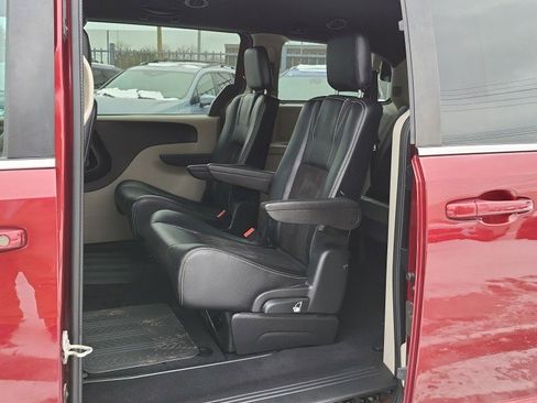 Used 2019 Dodge Grand Caravan SXT w/ Rear Park Assist Package image 24