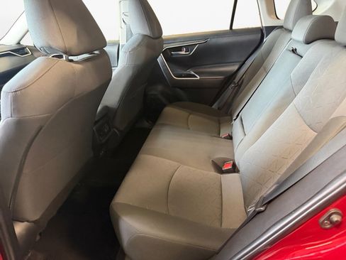 Used 2022 Toyota RAV4 XLE w/ Convenience Package FWD image 16