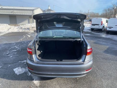Used 2019 Volkswagen Jetta SE w/ Cold Weather Package image 25