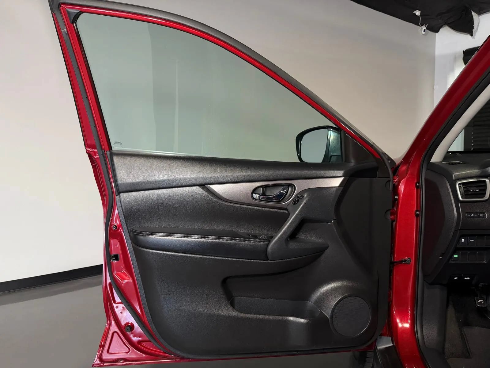 Used 2016 Nissan Rogue S FWD image 22