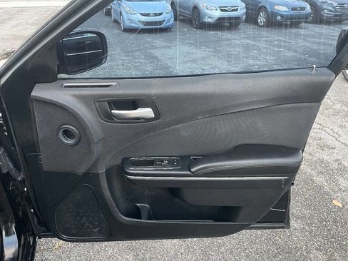 Used 2018 Dodge Charger SXT image 35