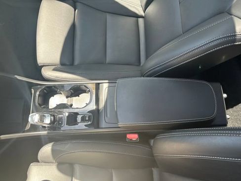 Used 2025 Volvo XC40 B5 Plus AWD/4WD image 26