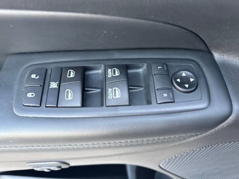 Used 2020 Jeep Grand Cherokee Limited w/ Luxury Group II image 24