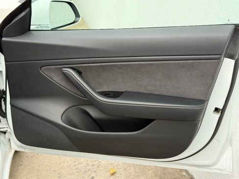 Used 2018 Tesla Model 3 Long Range image 42