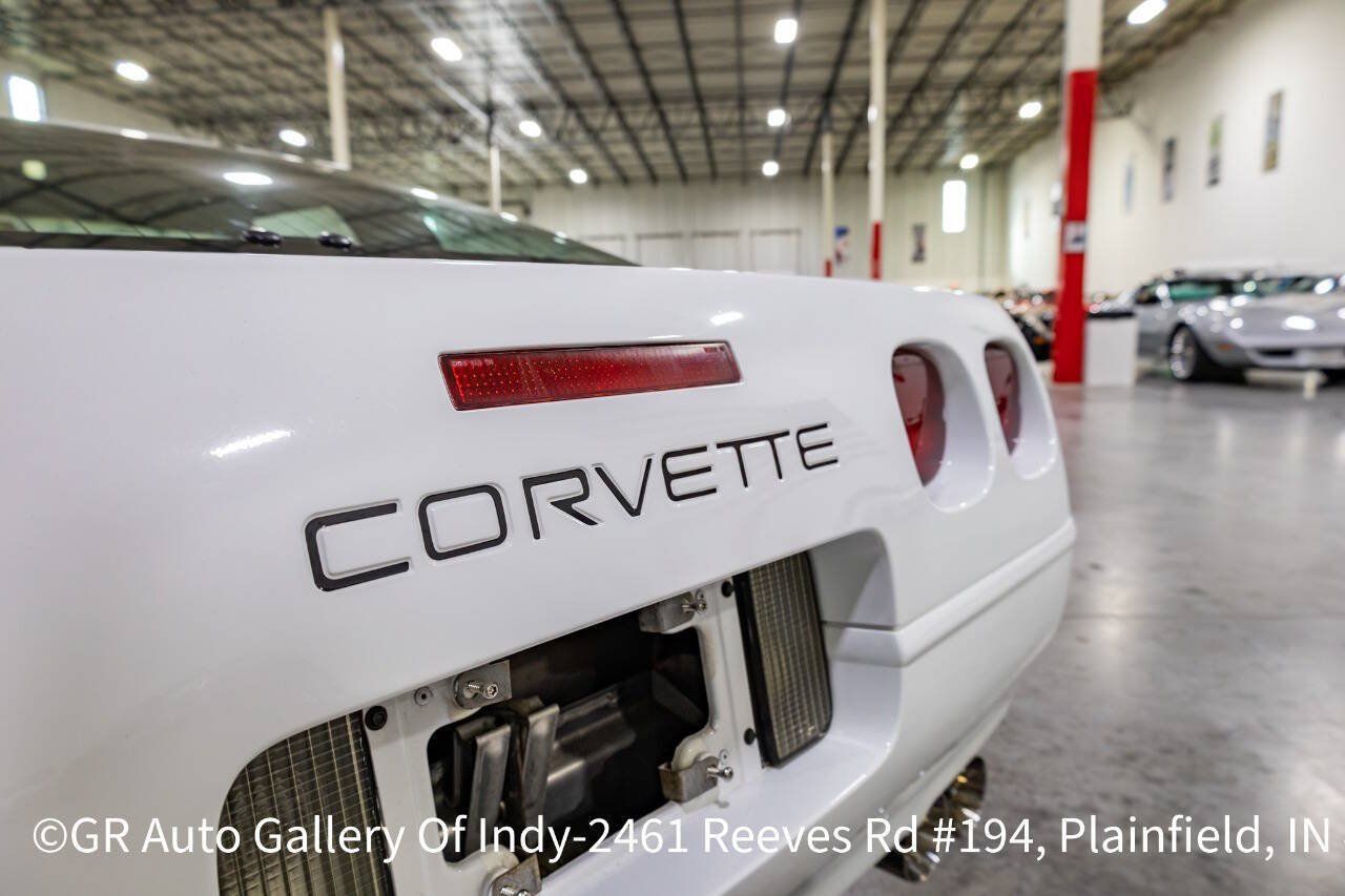 Used 1992 Chevrolet Corvette Coupe RWD image 25