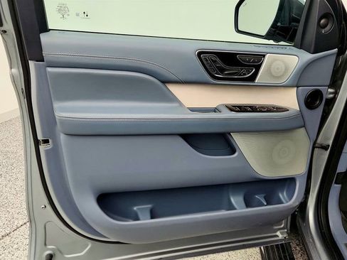 Used 2022 Lincoln Navigator L Black Label image 11