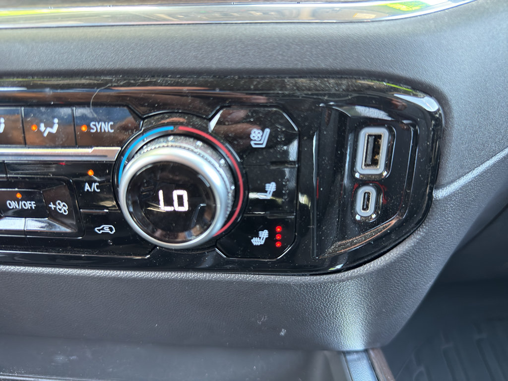 Used 2024 GMC Sierra 1500 SLT w/ SLT Premium Plus Package AWD/4WD image 40