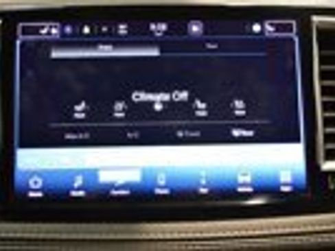 Used 2023 Chrysler Pacifica Limited image 8