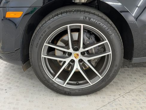 Certified 2025 Porsche Macan AWD/4WD image 13