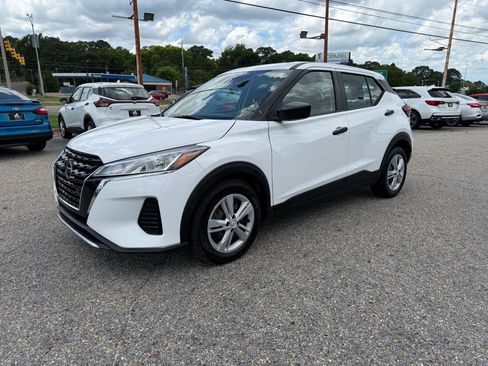 Used 2021 Nissan Kicks S FWD image 13