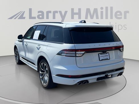 Used 2025 Lincoln Aviator AWD w/ Jet Appearance Package image 3