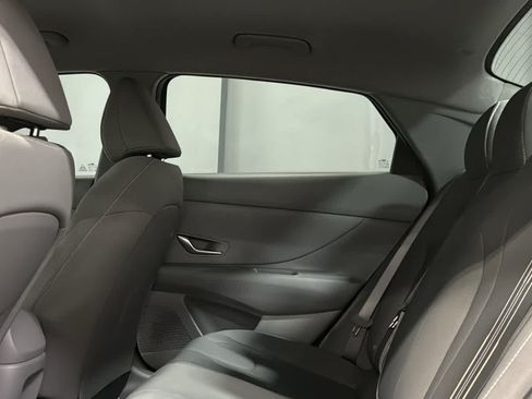 Used 2025 Hyundai Elantra Hybrid FWD image 21