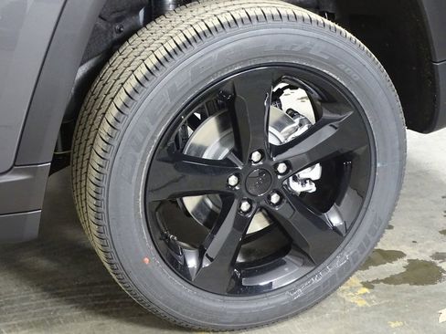 New 2025 Jeep Grand Cherokee Altitude image 42