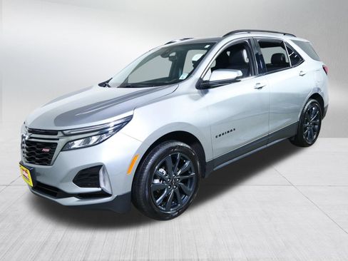 Used 2023 Chevrolet Equinox RS AWD/4WD image 3