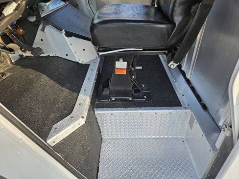 Used 2013 Ford E-350 and Econoline 350 Super Duty w/ Air Conditioning Prep Pkg image 12