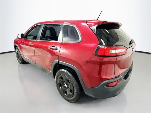 Used 2014 Jeep Cherokee Sport image 6