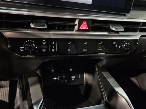 Used 2024 Kia Sorento LX image 30