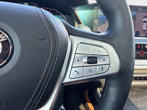 Used 2022 BMW X7 xDrive40i w/ Premium Package image 32