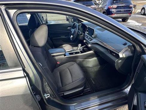 Used 2024 Nissan Altima 2.5 SV FWD image 11