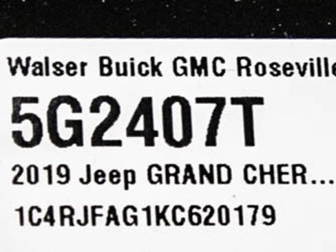 Used 2019 Jeep Grand Cherokee Laredo AWD/4WD image 31