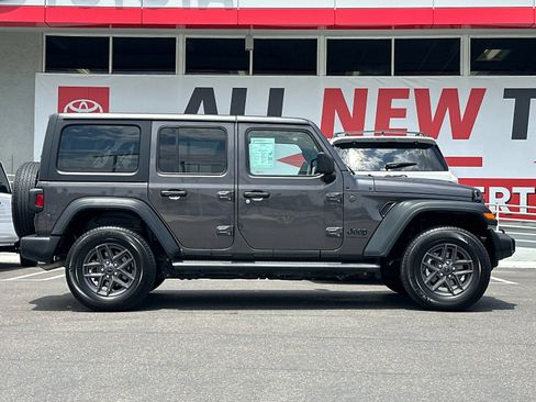 Used 2024 Jeep Wrangler Unlimited Sport AWD/4WD image 6
