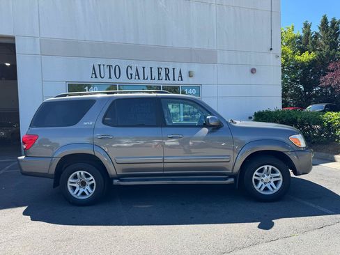 Used 2006 Toyota Sequoia SR5 AWD/4WD image 2