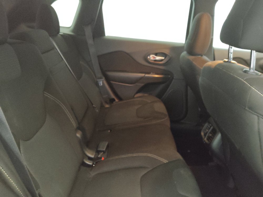 Used 2015 Jeep Cherokee Latitude AWD/4WD image 19