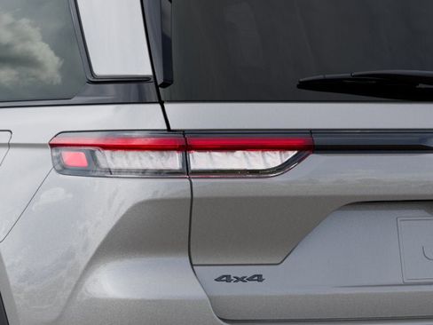 New 2025 Jeep Grand Cherokee Limited w/ Black Appearance Package image 39